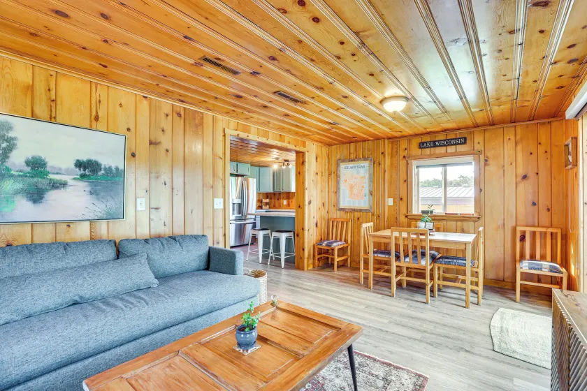 Lake WI Escape! Explore, Boat, Swim & Hike - Image 1