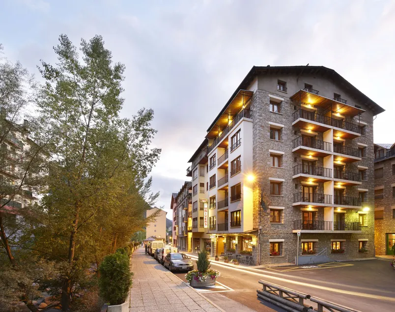 Hotel Univers - Image 1