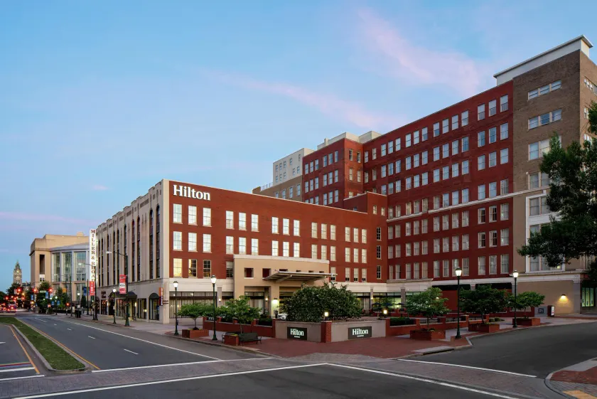 Hilton Richmond Downtown - Image 1