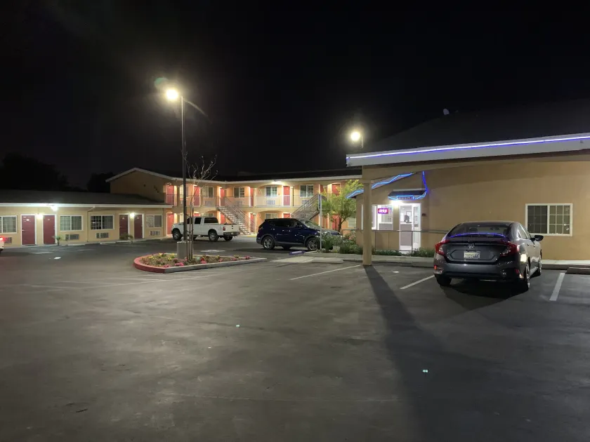Desert Inn Motel - Image 1