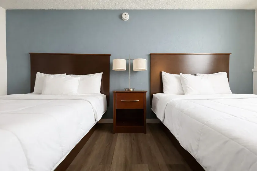 Hotel 8 - Image 1