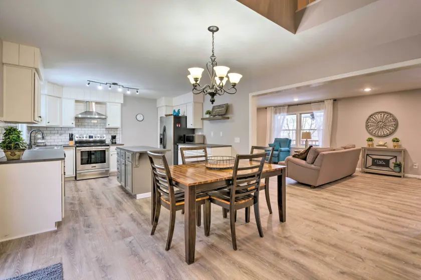Hilltop Home Inside of Apple Valley! - Image 1