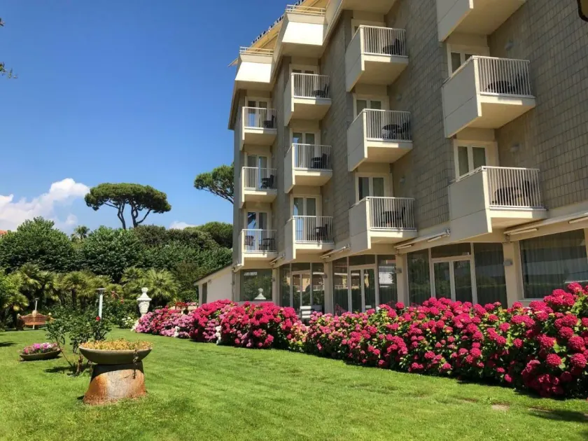 Hotel Atlantico - Image 1