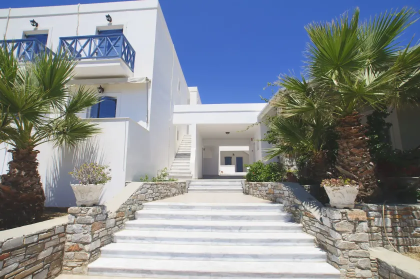 Manos Syros - Image 1