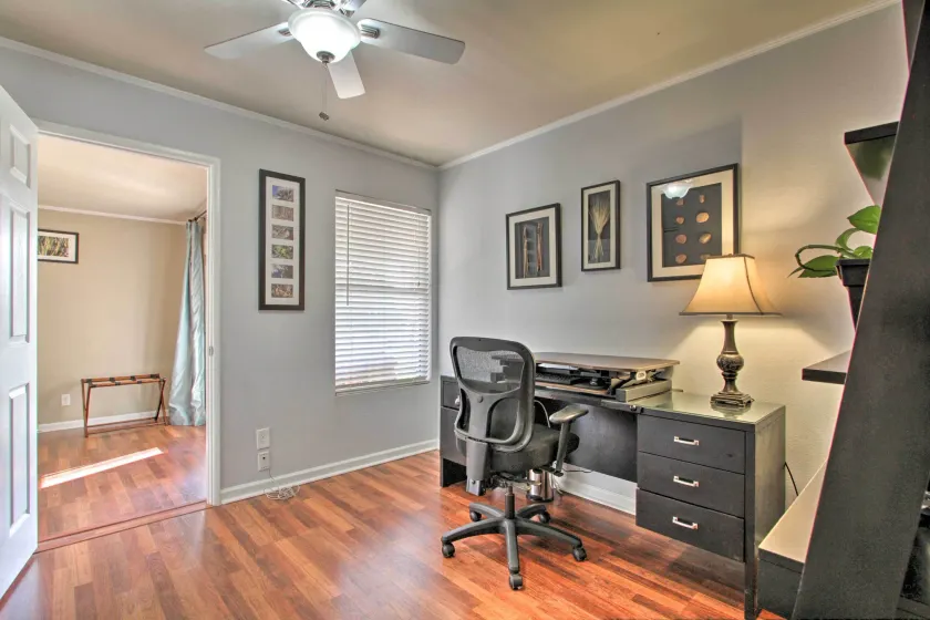 Glendale Oasis w/ Fenced Yard & Private Pool! - Interiør