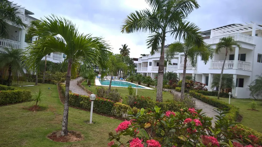 Beachfront apartment - Image 1