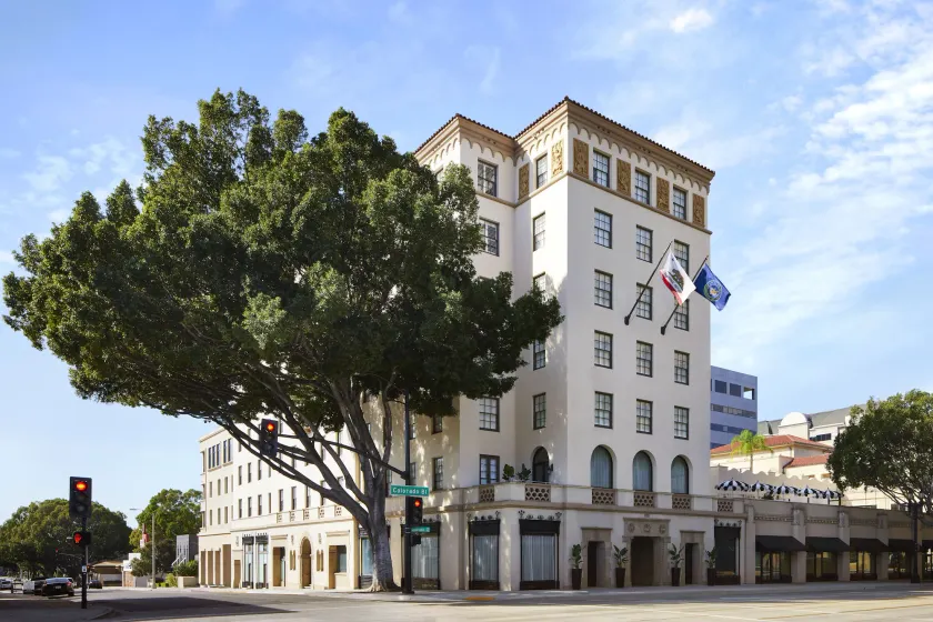 Pasadena Hotel & Pool - Image 1