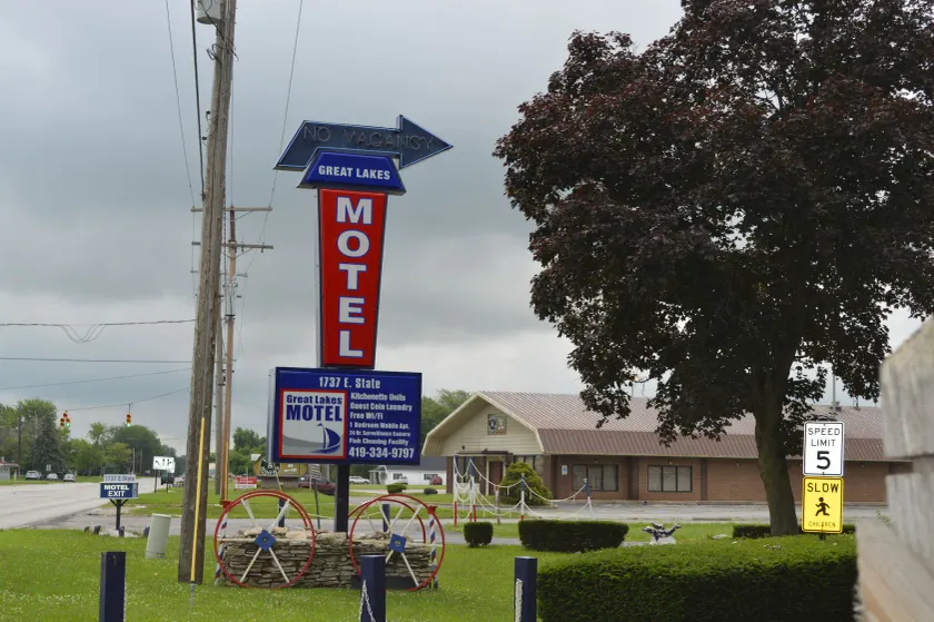 Great Lakes Motel - Image 1