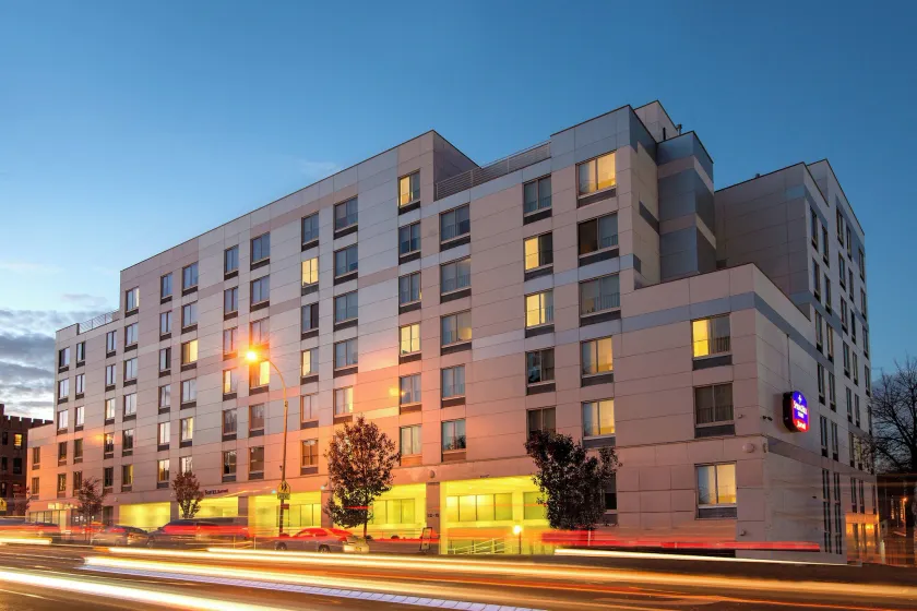SpringHill Suites by Marriott New York LaGuardia Airport - Image 1