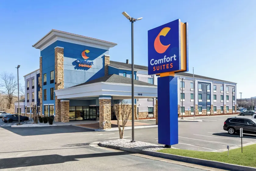 Comfort Suites Salem-Roanoke I-81 - Image 1
