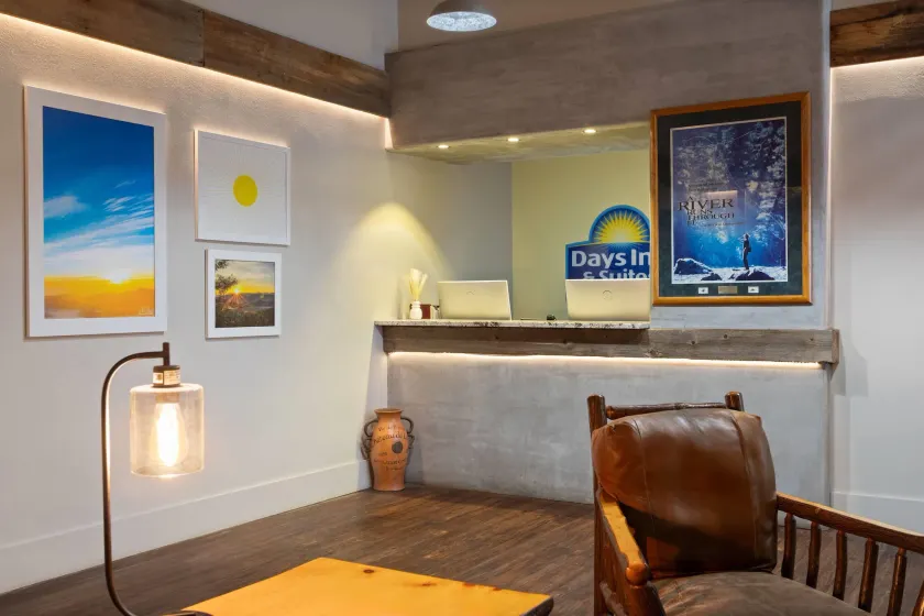 Days Inn and Suites by Wyndham Downtown Missoula-University - Lobby