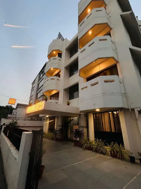 7CR HOTEL - Image 1