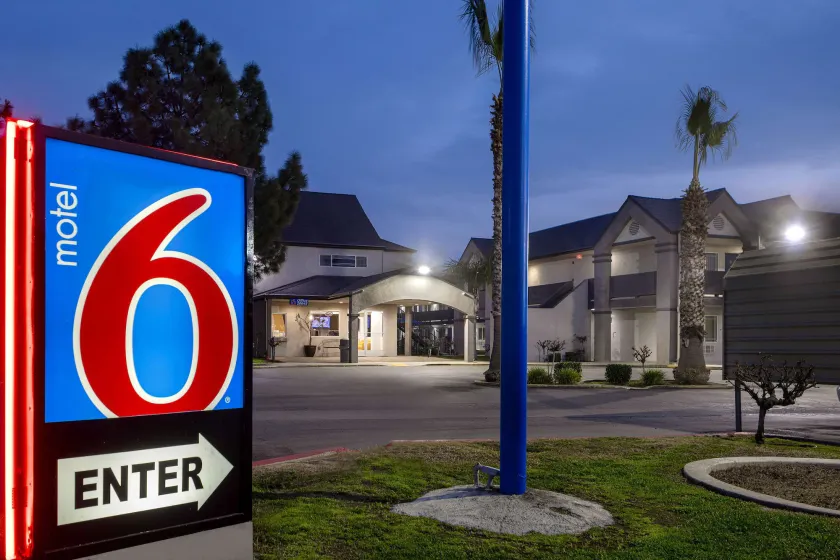 Motel 6-Buttonwillow, CA Central - Image 1