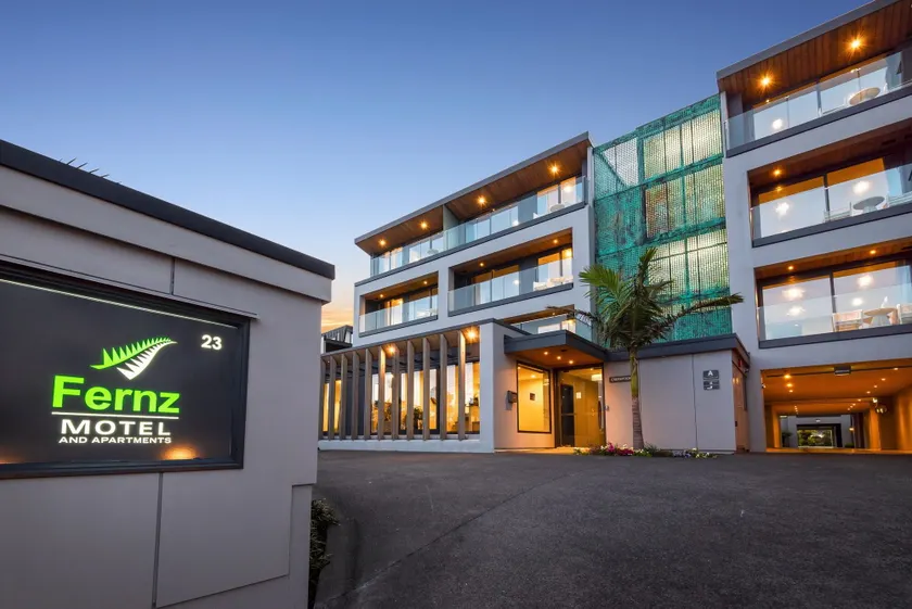 FERNZ Motel & Apartments Birkenhead - Image 1