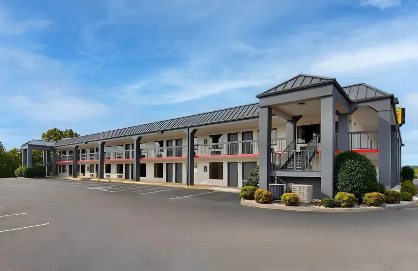 Super 8 by Wyndham Bulls Gap Greeneville Area - Image 1