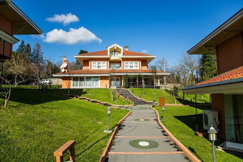 Synosse Park Hotel - Image 1