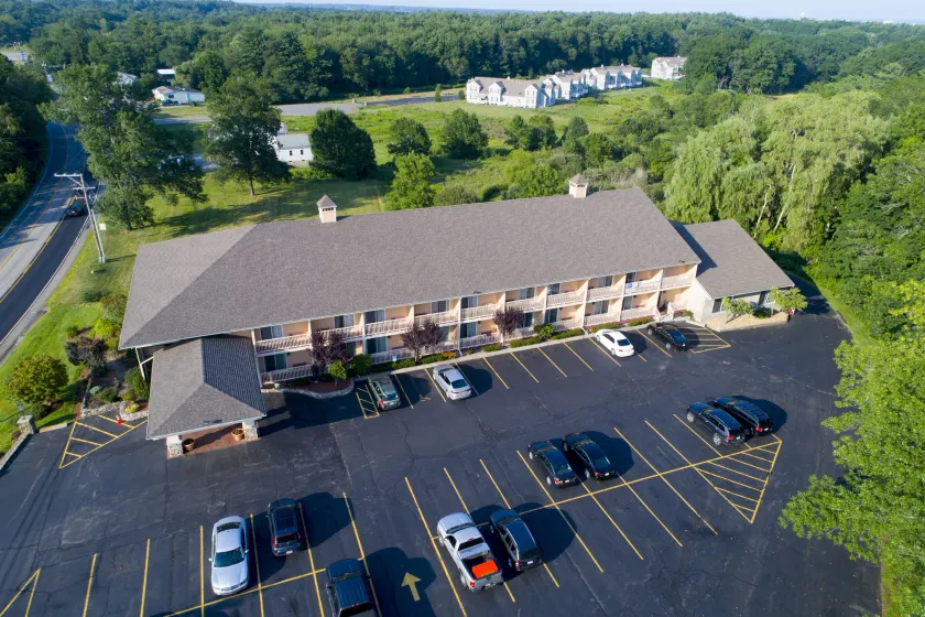 Hampton Falls Inn - Image 1