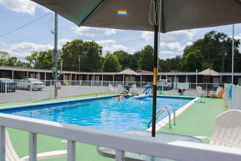 Current River Inn - Image 1