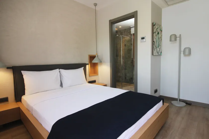 Mellow Blue Hotel - Image 1
