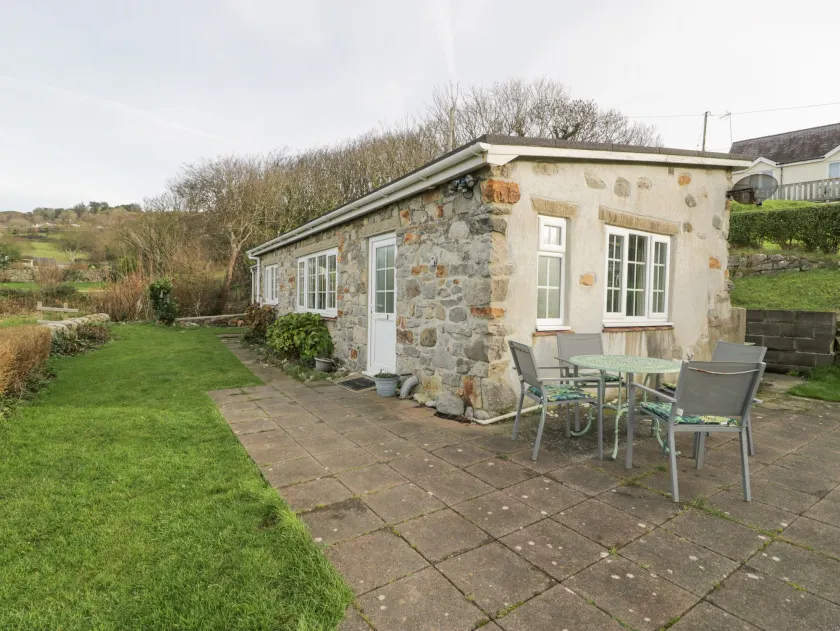 Hen Felin Isaf - Image 1