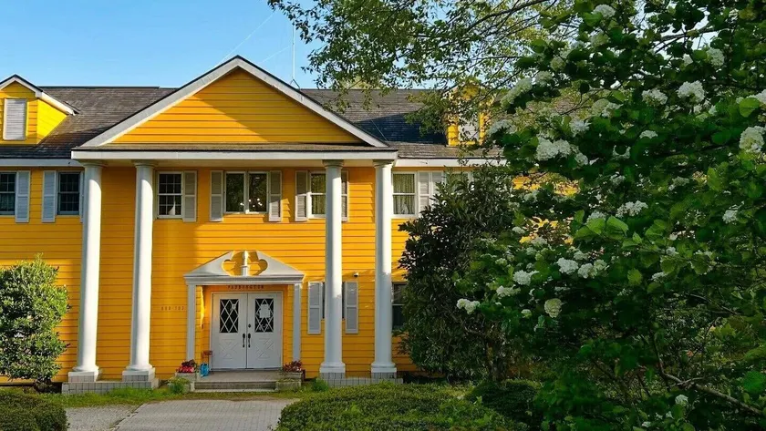 Country House Paddington - Image 1
