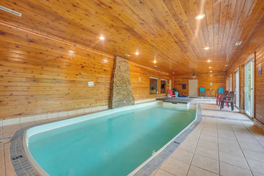 Pool, Games & Basketball Court! Branson Getaway - Image 1
