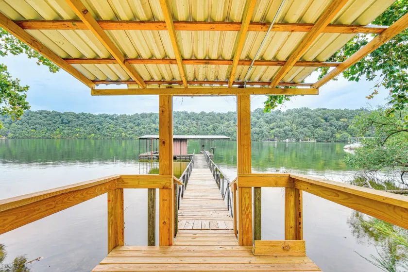 Cozy Cottage w/ Deck: Walk to Lake of the Ozarks! - Image 1