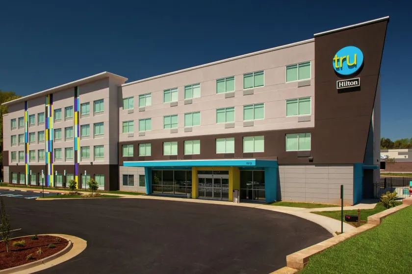 Tru by Hilton Farmville - Image 1