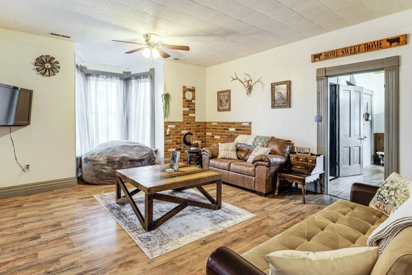 Wine, Dine & Unwind: Hermann Home w/ Spacious Yard - Image 1