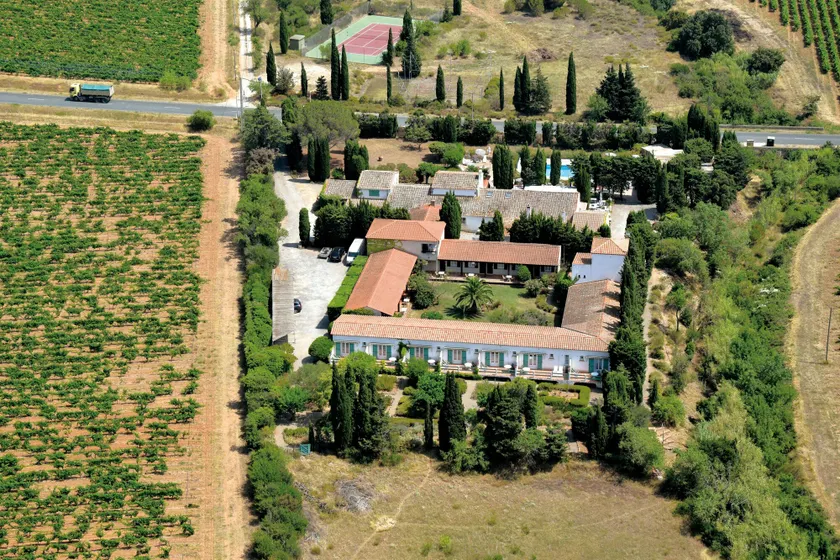 Hôtel et Appart'Hôtel Le Relais Du Val D'Orbieu - Image 1