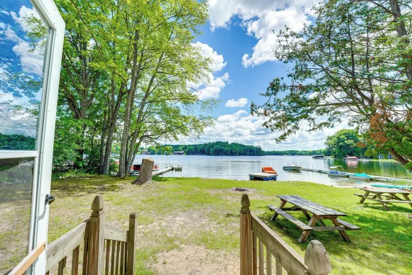 Waterfront Escape on Bass Lake: Paddle, Fish, Swim - Image 1