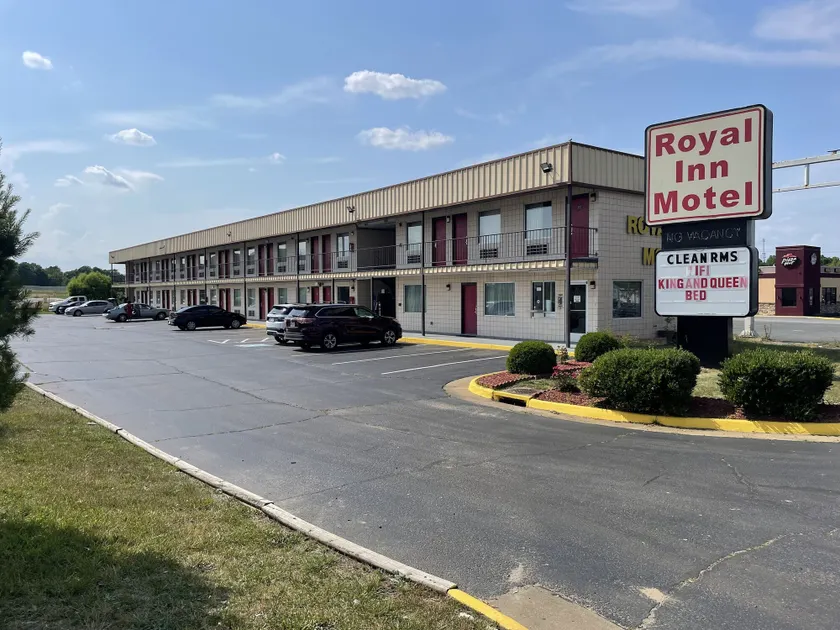Royal Inn Motel - Image 1