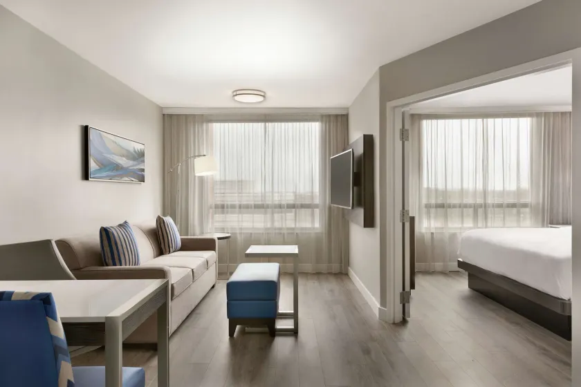 Embassy Suites by Hilton Montreal Airport - Image 1