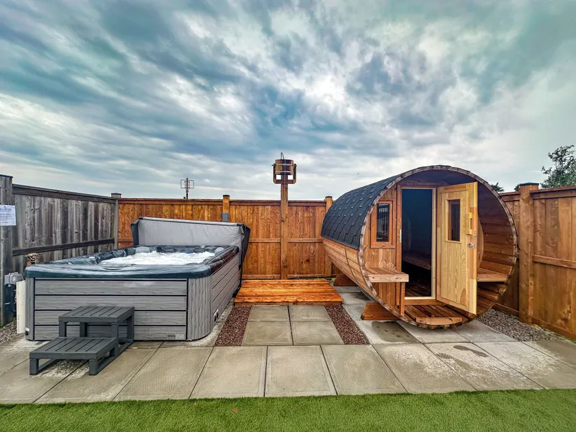Cavendish Bosom Buddies Cottage Resort - Image 1