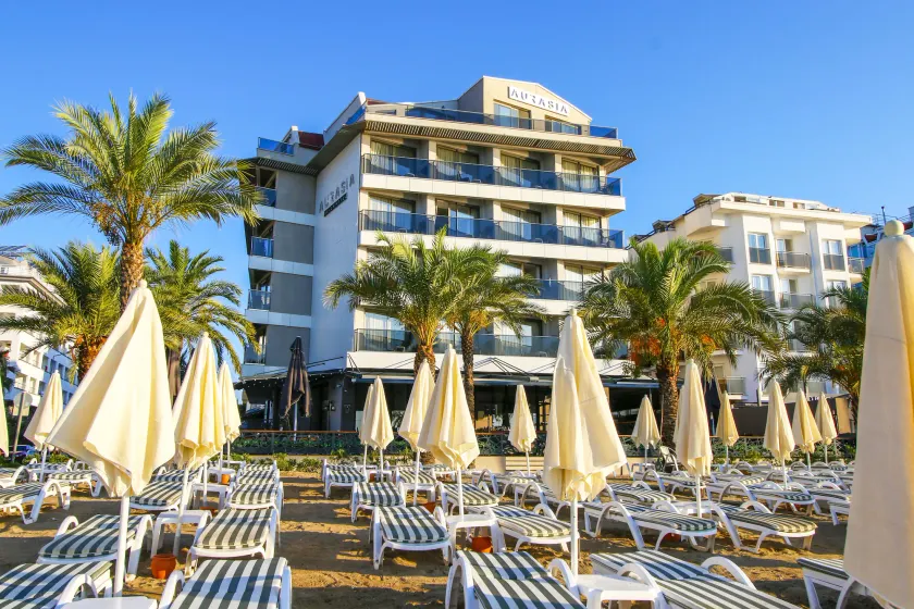 Aurasia Beach Hotel - Image 1