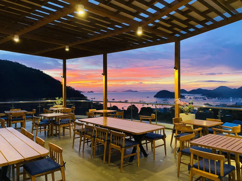 Zasgo Hotel - Image 1