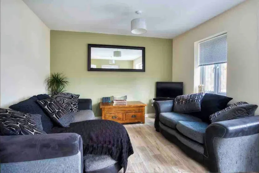 Entire 4 Bed Townhouse - Image 1