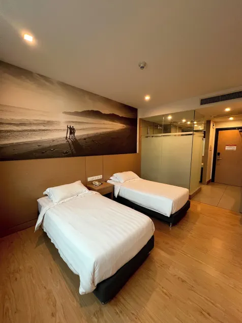 D Arc Hotel - Image 1