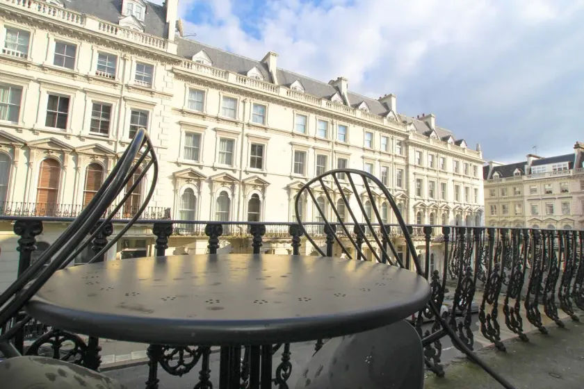 Chic Kensington Suite - Image 1