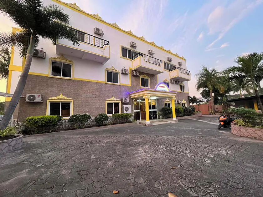 Csm Clark Hotel - Image 1