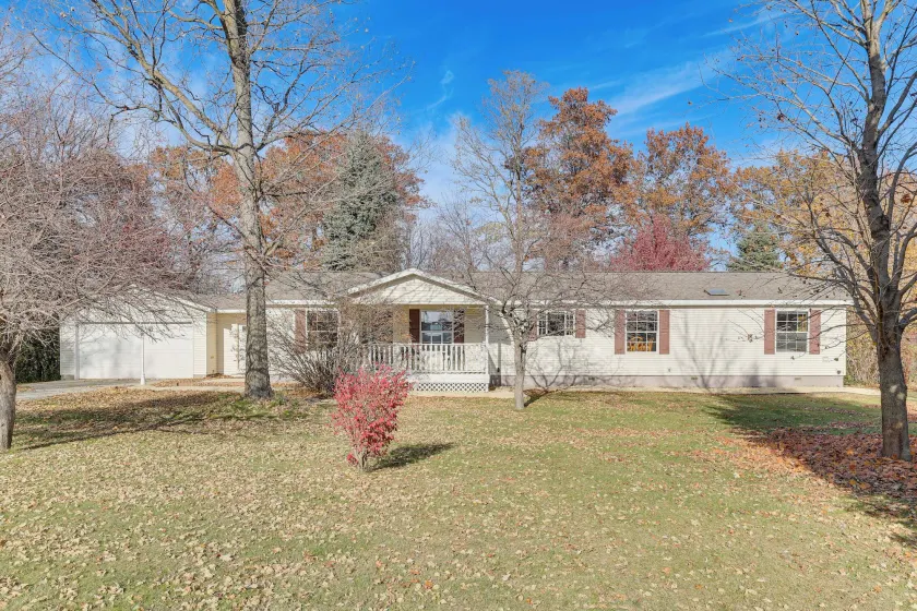 8 Mi to Dtwn Rochester: Peaceful Home w/ Deck! - Image 1