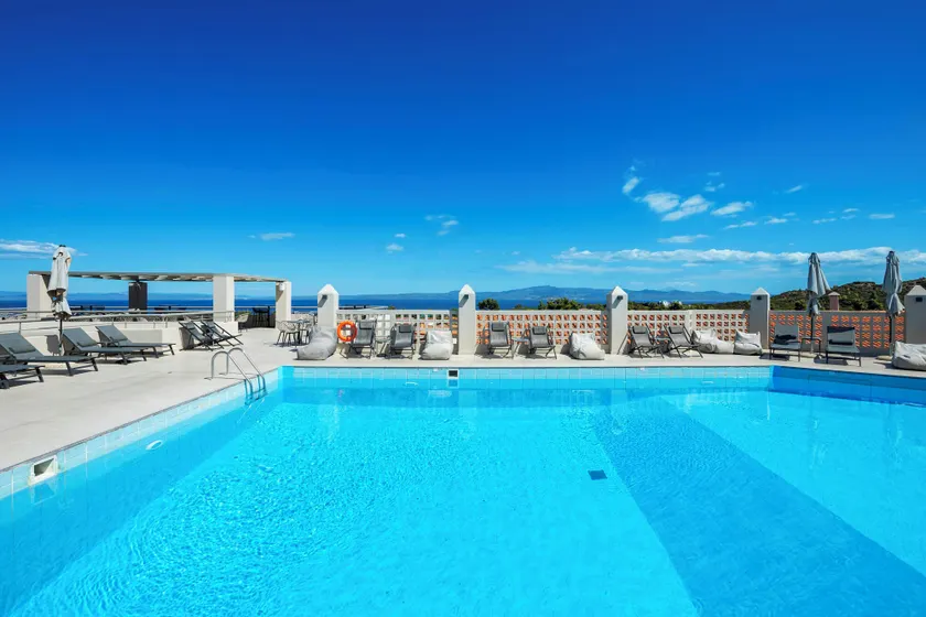 Arya Hotel - Image 1