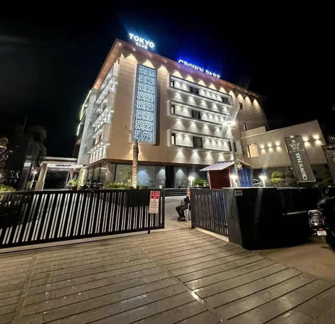 CROWN PARK LUXURY HOTEL - Image 1