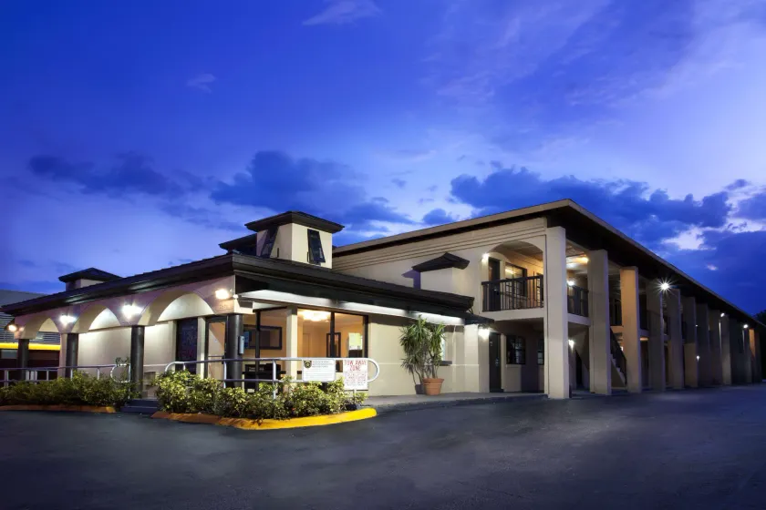 Knights Inn Orlando - Image 1