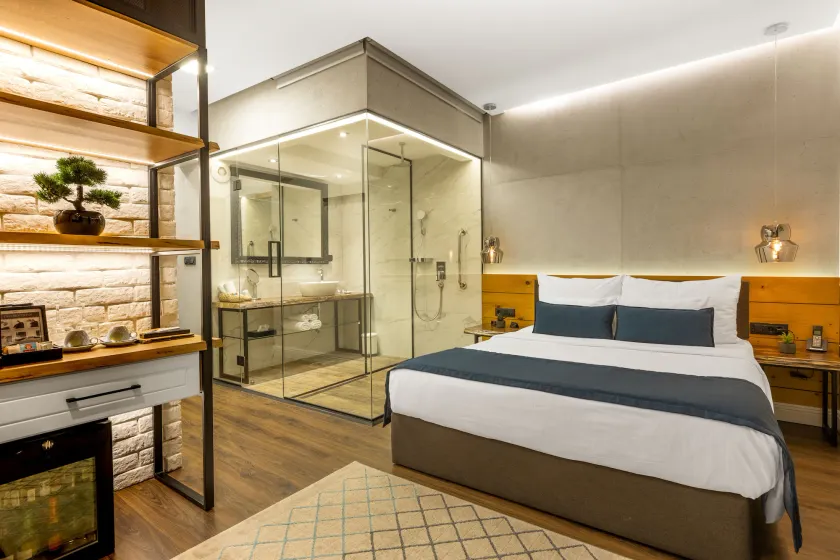 One Luxury Suites - Image 1