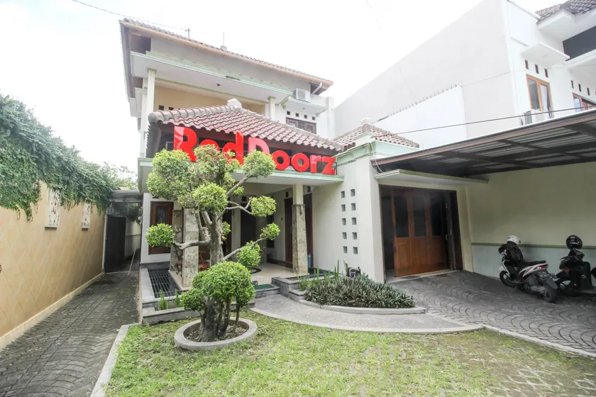 RedDoorz plus @ Tegal Panggung - Image 1