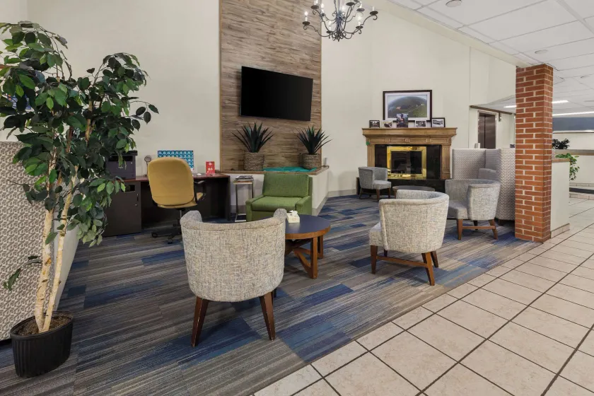 Quality Inn & Suites Altoona - Image 1