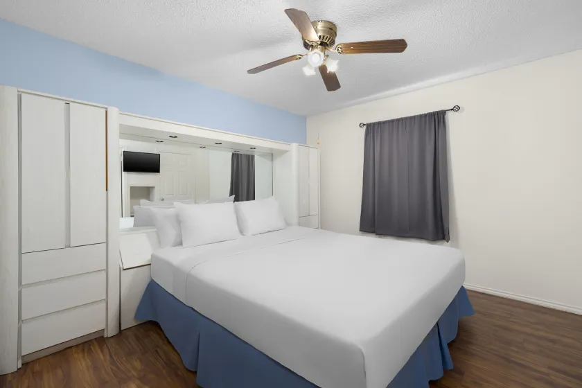 Victoria Palms Inn & Suites - Image 1