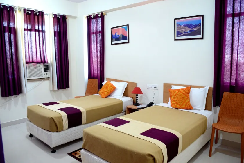 Hotel Bodh Vilas - Image 1