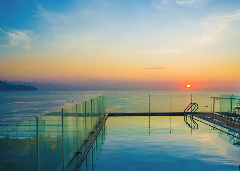 Alani Sea View Hotel - Image 1
